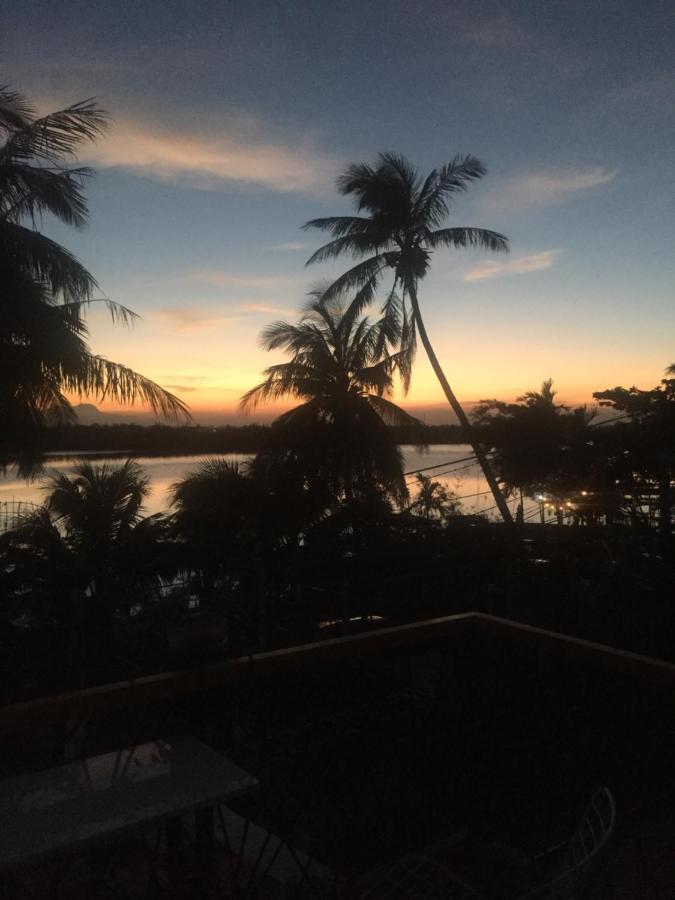 Coral Riverside Homestay & Hostel ホイアン エクステリア 写真