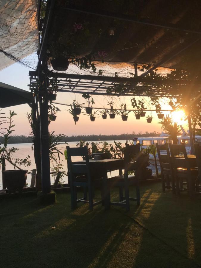 Coral Riverside Homestay & Hostel ホイアン エクステリア 写真