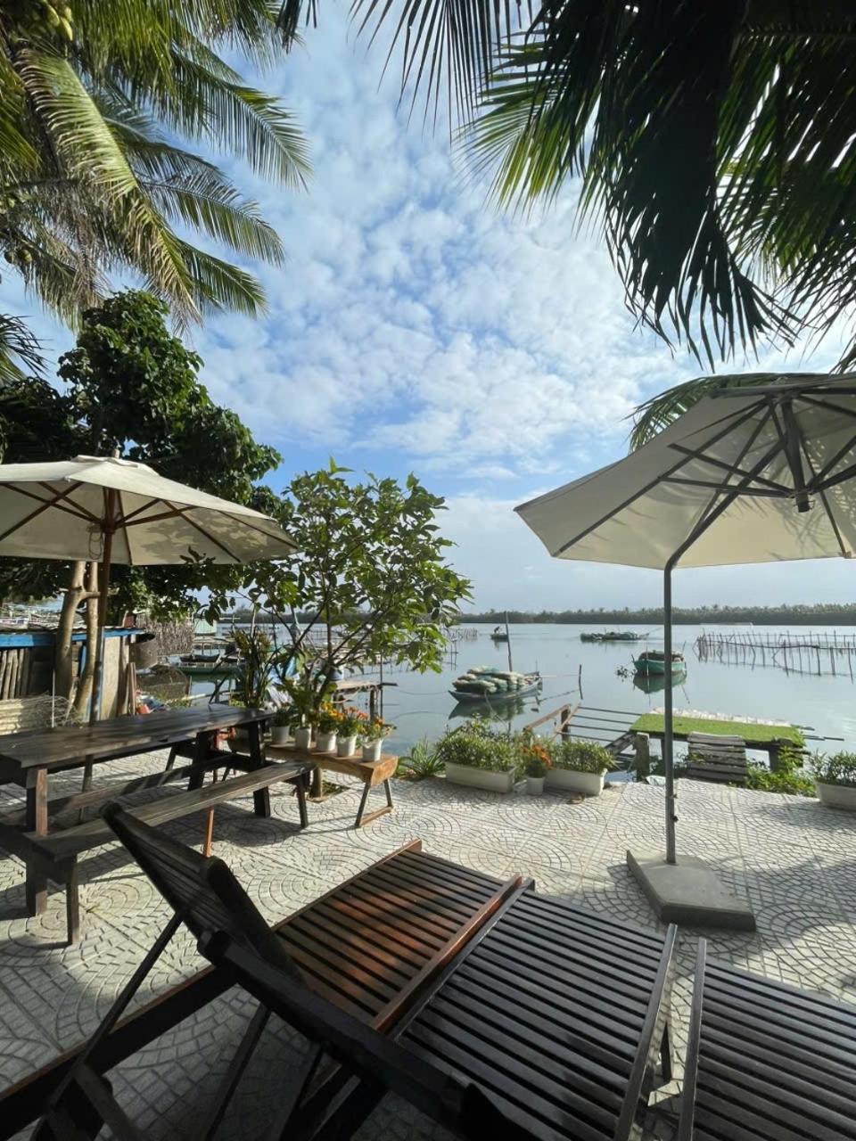 Coral Riverside Homestay & Hostel ホイアン エクステリア 写真