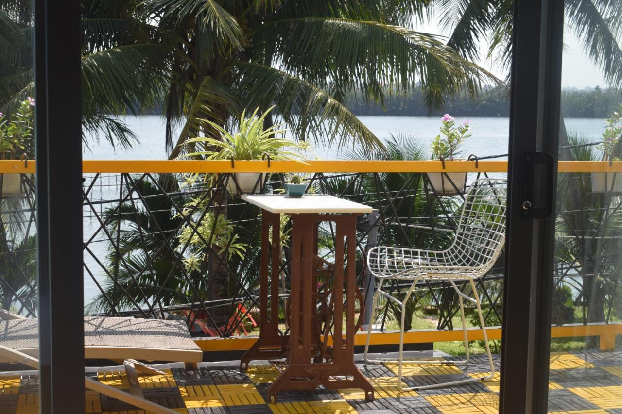 Coral Riverside Homestay & Hostel ホイアン エクステリア 写真