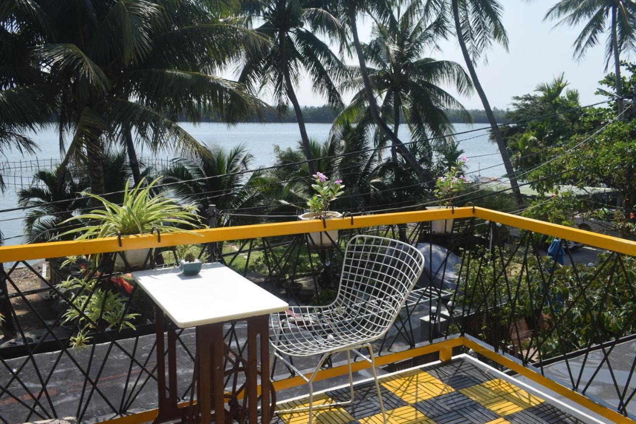 Coral Riverside Homestay & Hostel ホイアン エクステリア 写真
