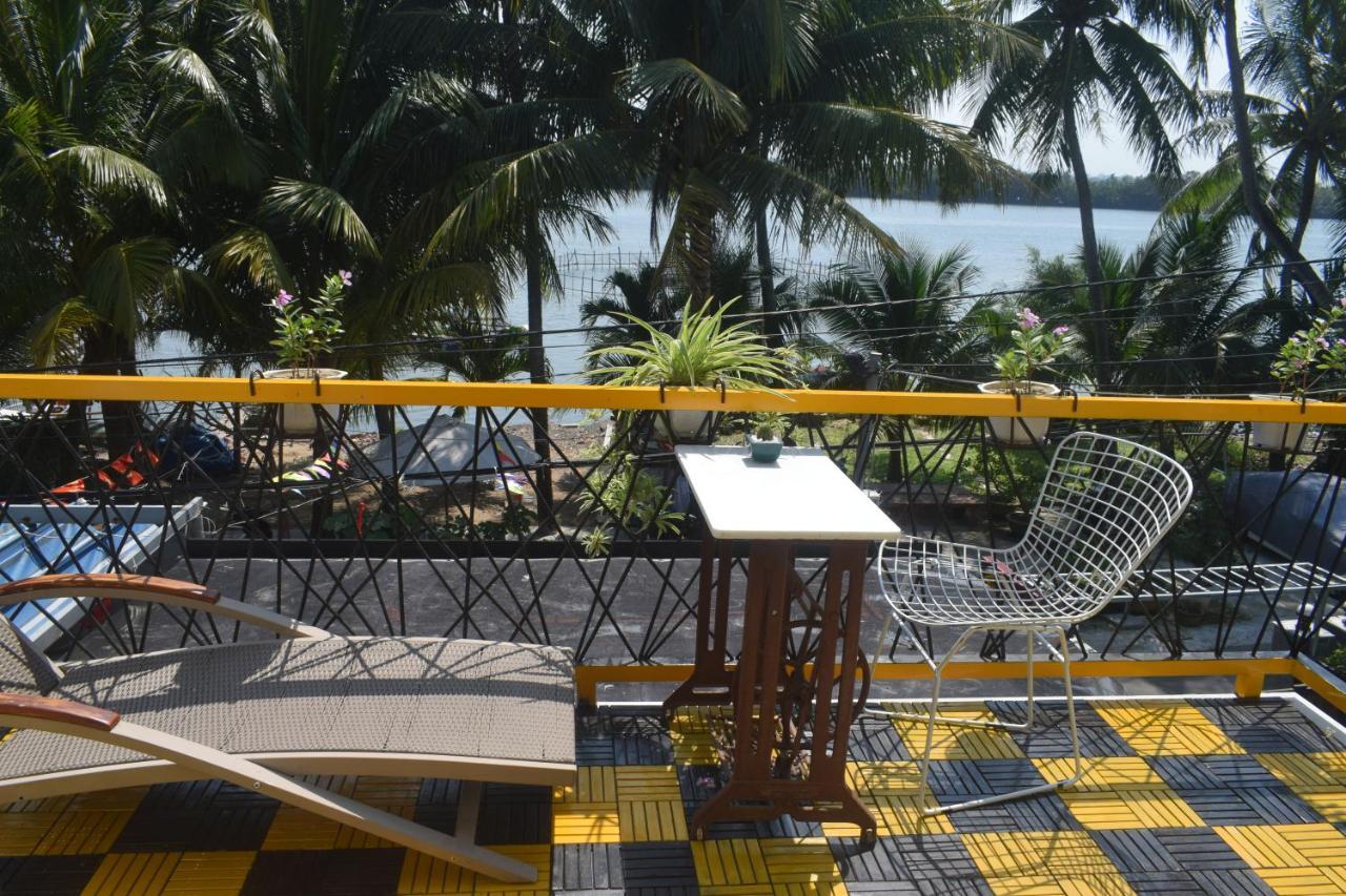 Coral Riverside Homestay & Hostel ホイアン エクステリア 写真